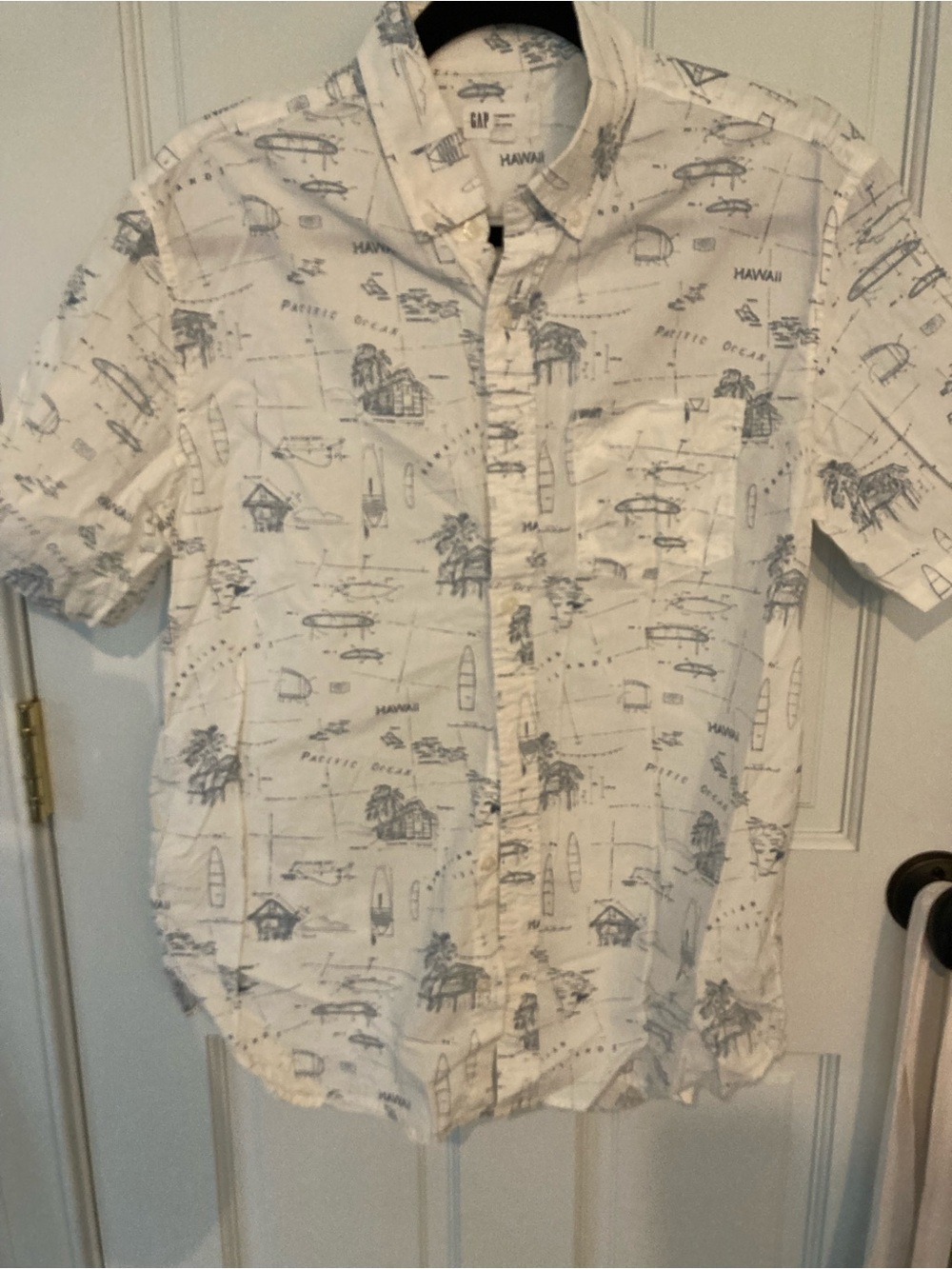 GAP White Short-Sleeve Hawaiian Print Button-Down Shirt